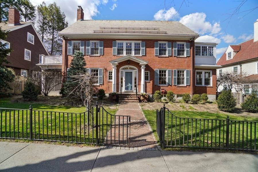 305 Buckminster Rd, Brookline, MA 02445