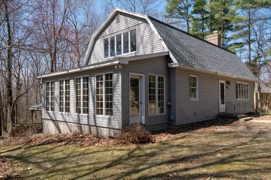 91 W Pelham Rd, Shutesbury, MA 01072