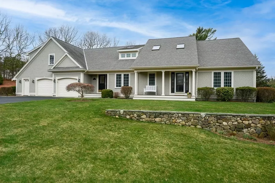 95 Equestrian Ln, Falmouth, MA 02536