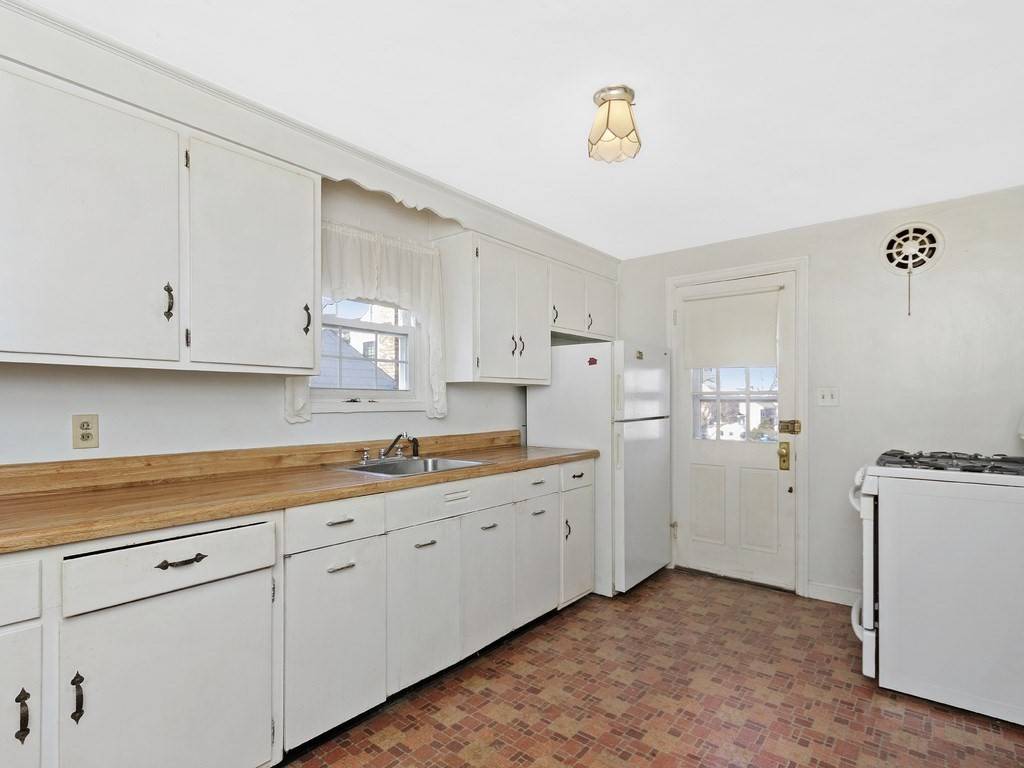 Milton, MA 02186,29 Magnolia Rd