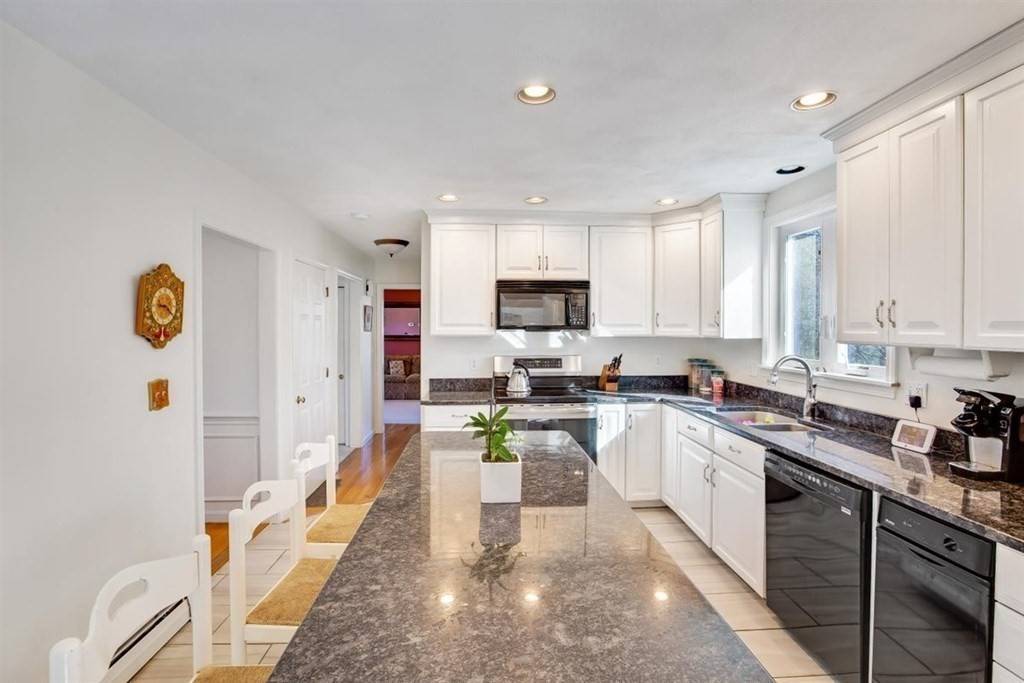 Beverly, MA 01915,15 Old Rubbly Rd