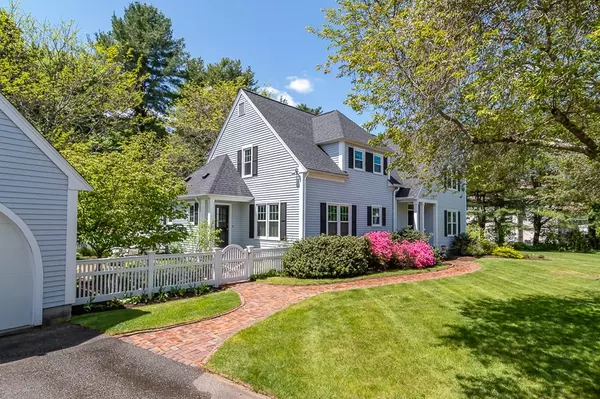 2 Grist Mill Rd, Medfield, MA 02052