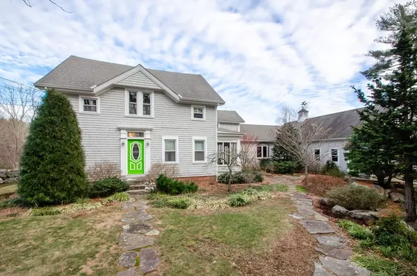 10 Whelden Ln, Acushnet, MA 02743