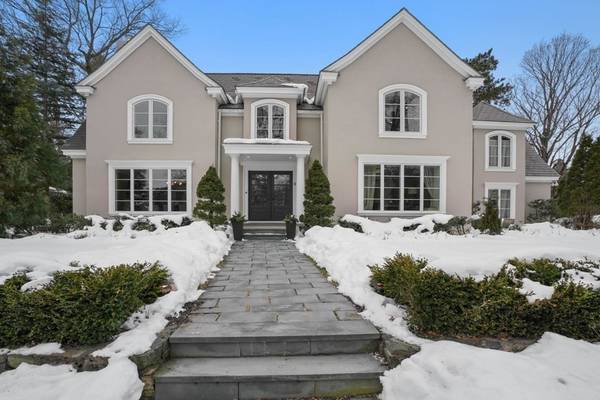 4 Woodcliff Rd, Wellesley, MA 02481