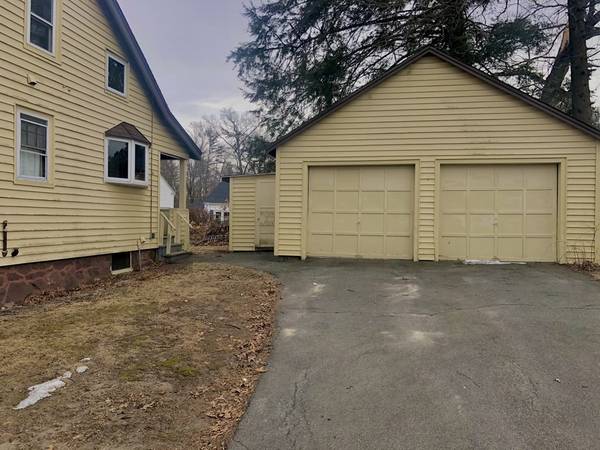 Greenfield, MA 01301,178 Fairview St W