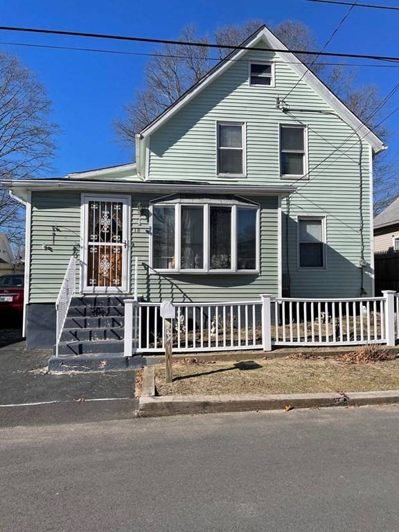 18 Glen St, East Providence, RI 02915