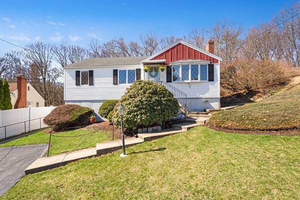 46 Robinson Rd, Woburn, MA 01801