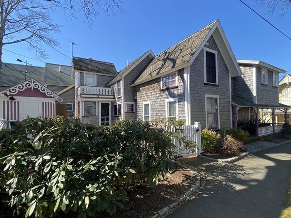 Oak Bluffs, MA 02557,14 Commonwealth Ave