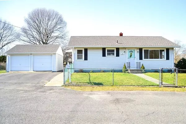 27 Fairfield St, Acushnet, MA 02743