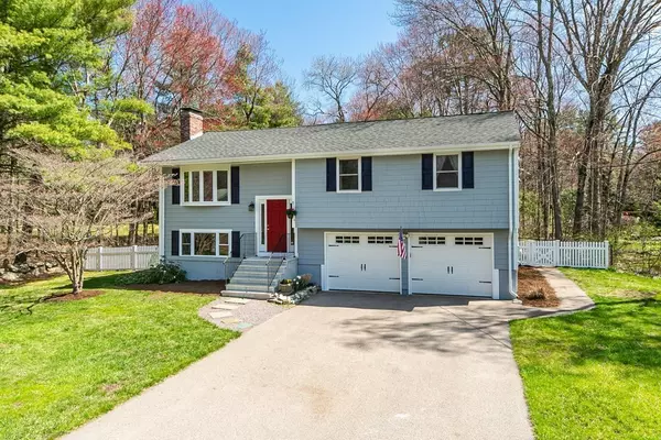 14 Kamark Dr, Medfield, MA 02052