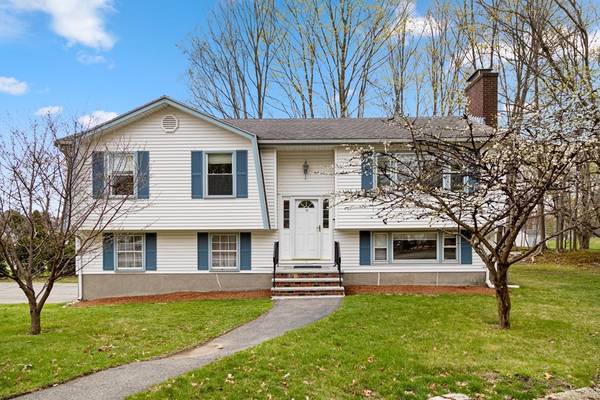 75 Hopkins St, Reading, MA 01867