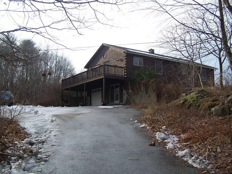 241 Chamberlain Hill Rd, Barre, MA 01005