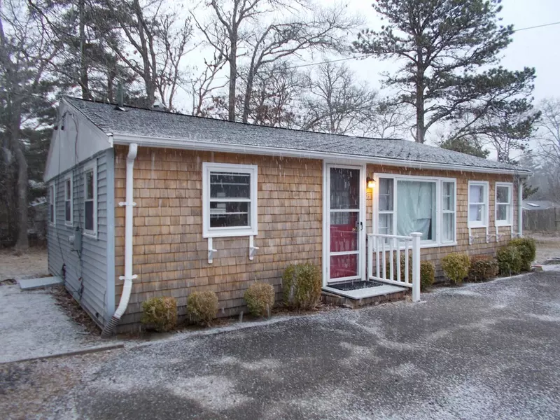 33 Plymouth Ave, Wareham, MA 02538