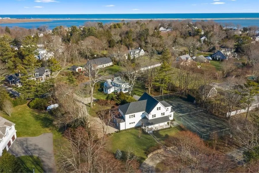 222 King Caesar Rd, Duxbury, MA 02332