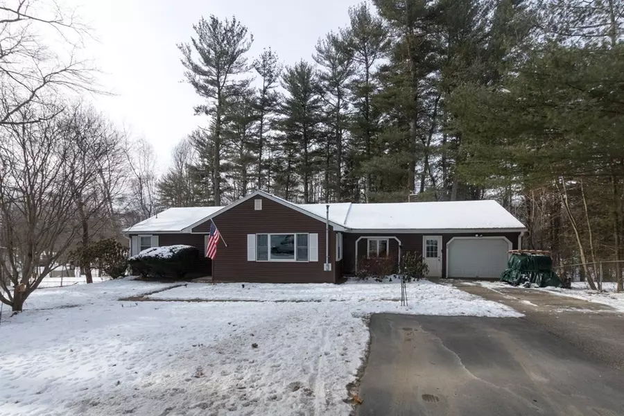 26 Ridgewood Cir, West Brookfield, MA 01585