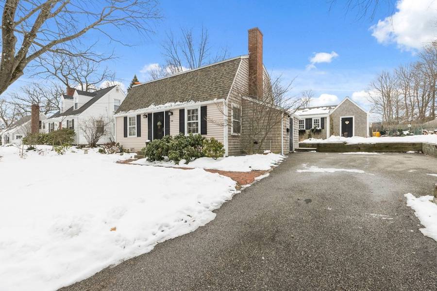 24 Sycamore Ln, Hingham, MA 02043