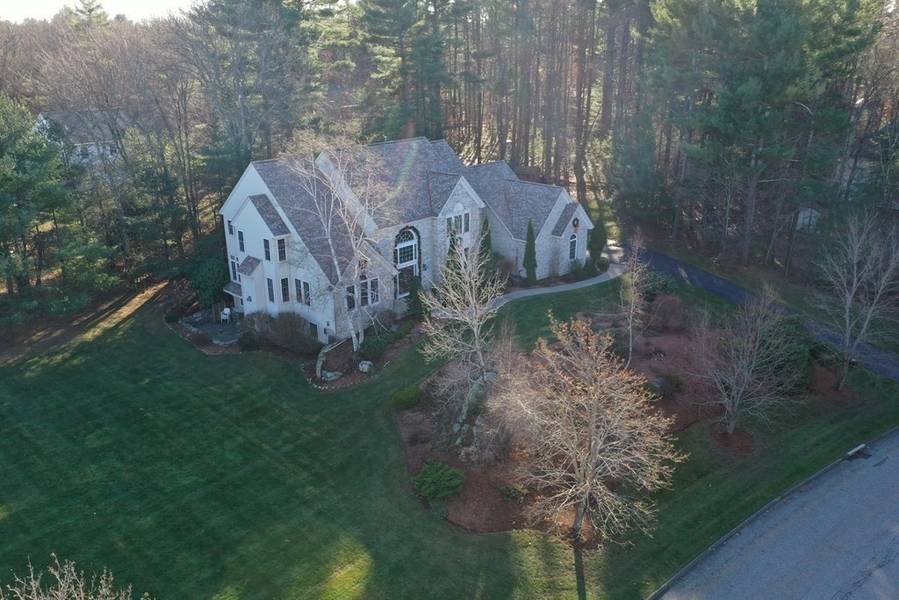 8 Appleseed Dr, Westborough, MA 01581