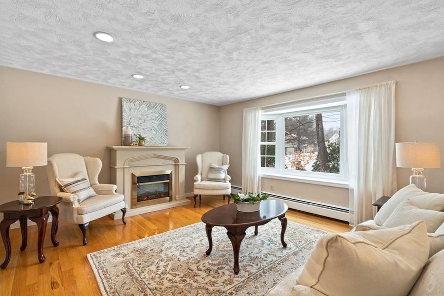 50 Magna Vista Circle, Tewksbury, MA 01876