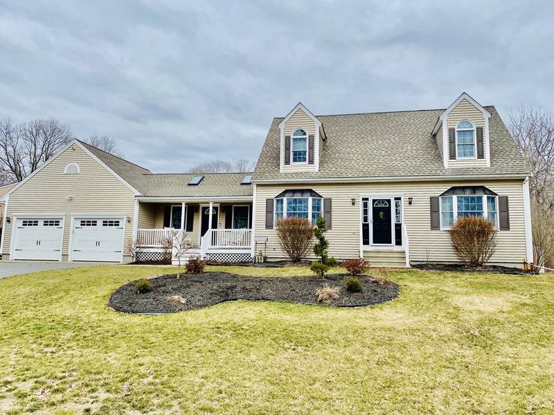 235 Country Dr, Somerset, MA 02726