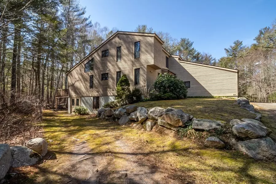 31 Holly Pond Road, Marion, MA 02738