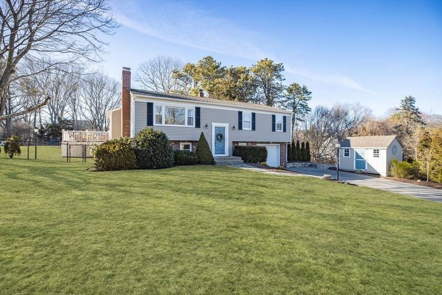 5 Kenwood Dr, Plymouth, MA 02360