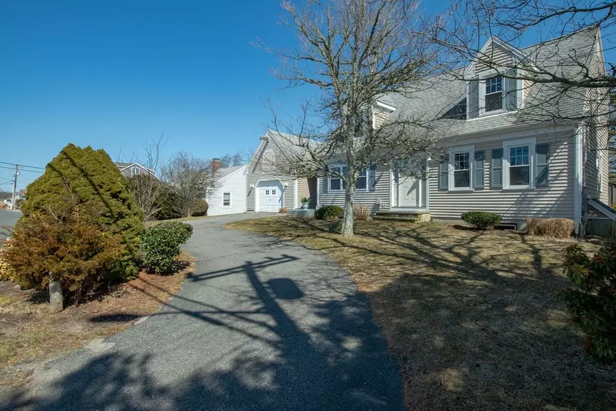 164 Pawkannawkut Dr, Yarmouth, MA 02664