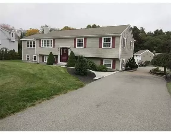 88 Hacketts Pond Dr, Hanover, MA 02339