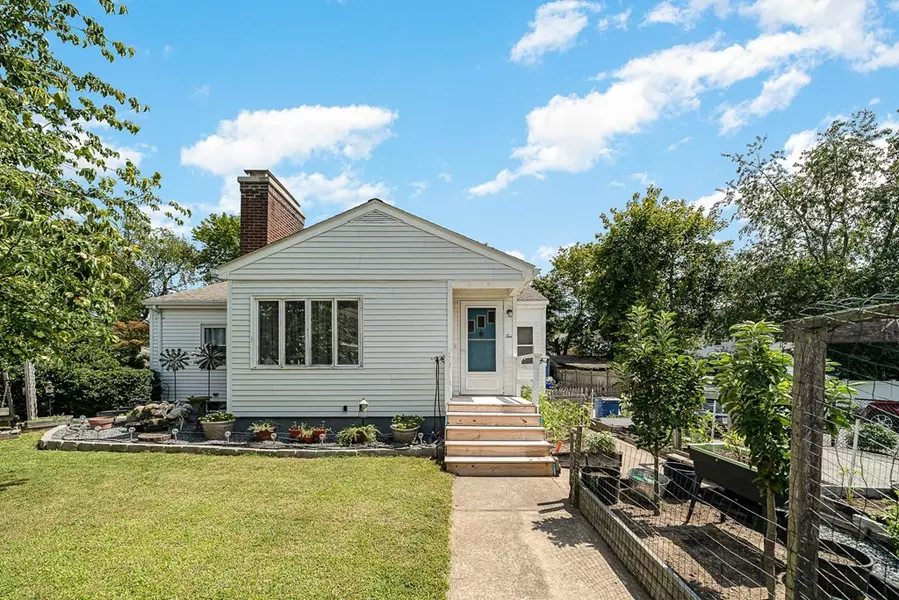 10 Garfield Road, Holbrook, MA 02343