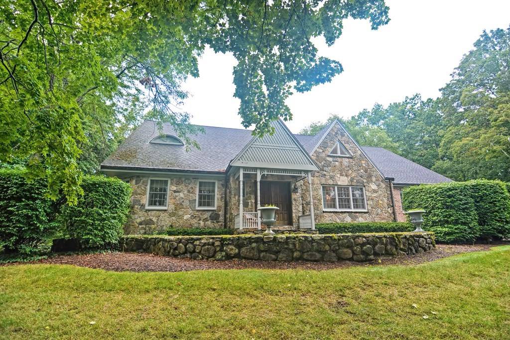90 Adin St, Hopedale, MA 01747