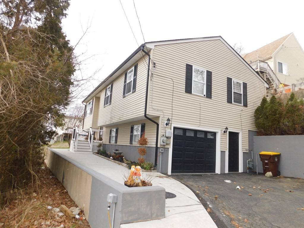 208 Narragansett St, Fall River, MA 02720