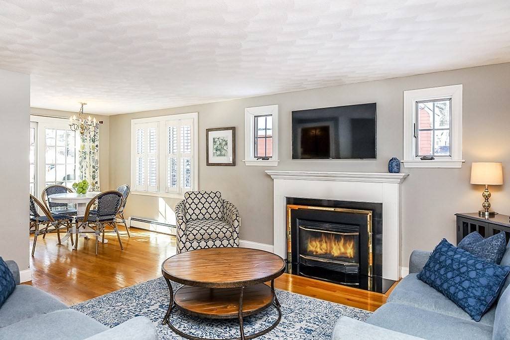 Westwood, MA 02090,211 School St