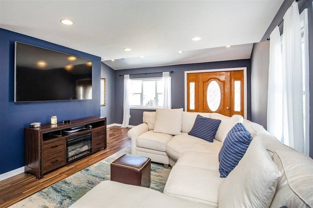 Billerica, MA 01821,16 Deerfield St