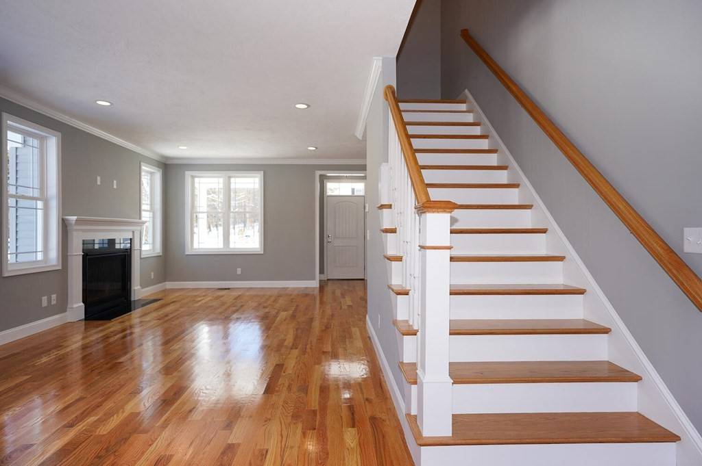 Auburn, MA 01501,10-1 Stone St