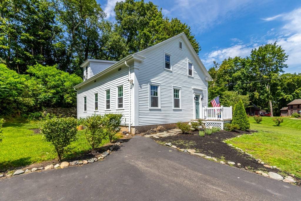 4 Highland Rd, Lakeville, MA 02347