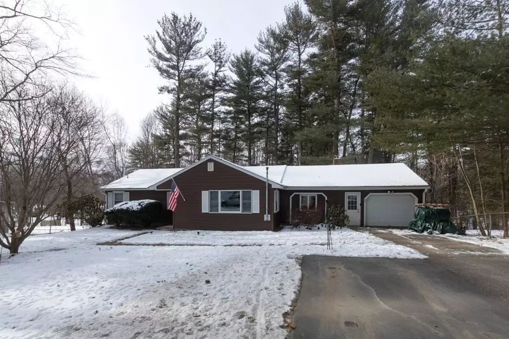 West Brookfield, MA 01585,26 Ridgewood Cir