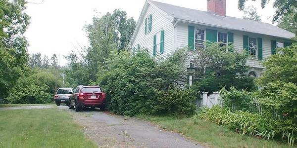 16 Parish Hill Rd, Granby, MA 01033