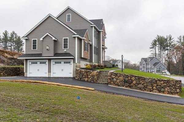 Billerica, MA 01821,35 Fieldstone Lane