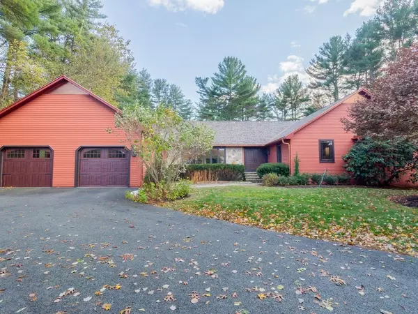 13 Old Colony Rd, Foxboro, MA 02035