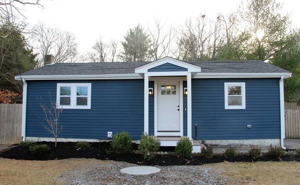 61 Chipaway Rd, Freetown, MA 02717