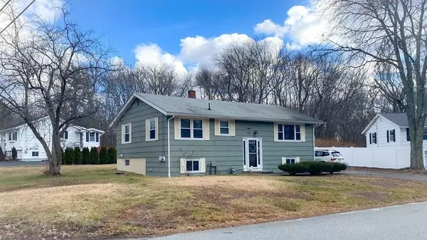 97 Tanglewood Dr, Dracut, MA 01826