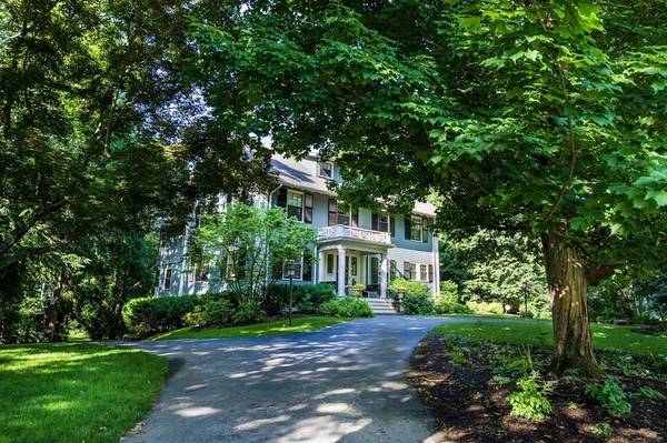 18 Hawthorne Rd, Wellesley, MA 02481