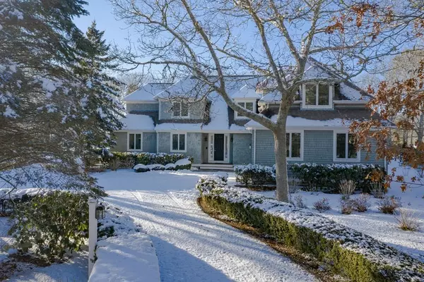 35 Shore Drive West, Mashpee, MA 02649