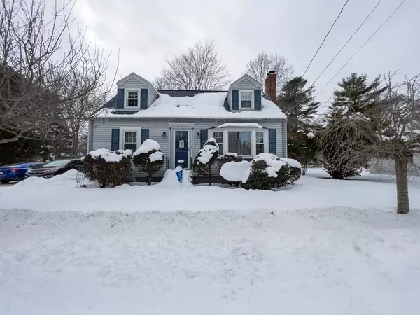 27 Oak St, Foxboro, MA 02035