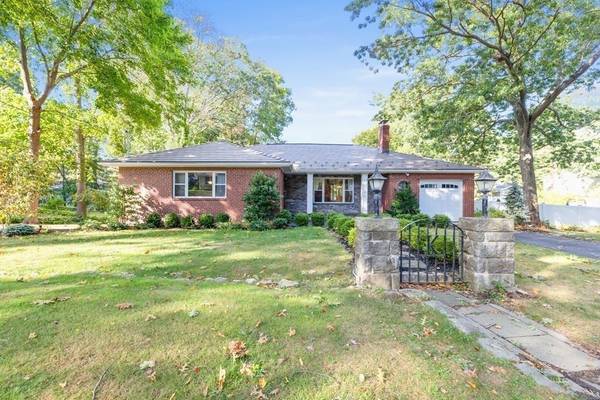 23 Colonial Rd, Hingham, MA 02043