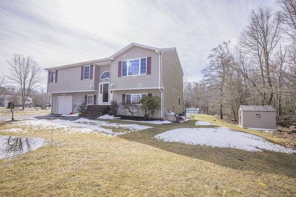 32 Schooner Dr, Dartmouth, MA 02748