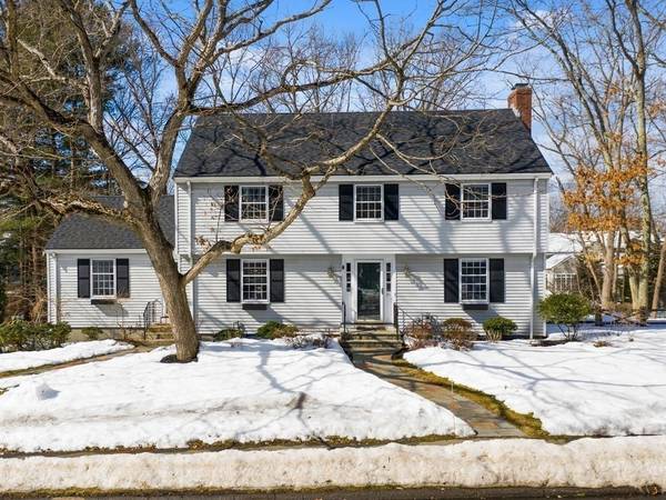 71 Westgate Rd, Wellesley, MA 02481