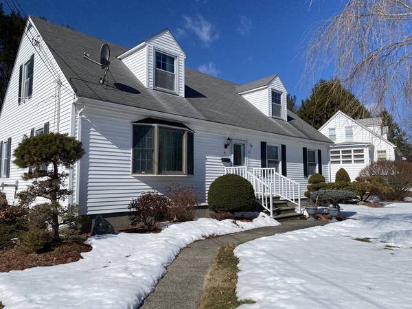 9 Charlton Rd, Dudley, MA 01571