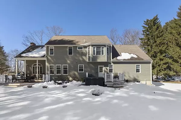 Littleton, MA 01460,2 Village Ln