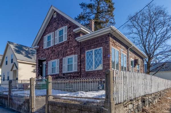 131 Coburn St, Lowell, MA 01850