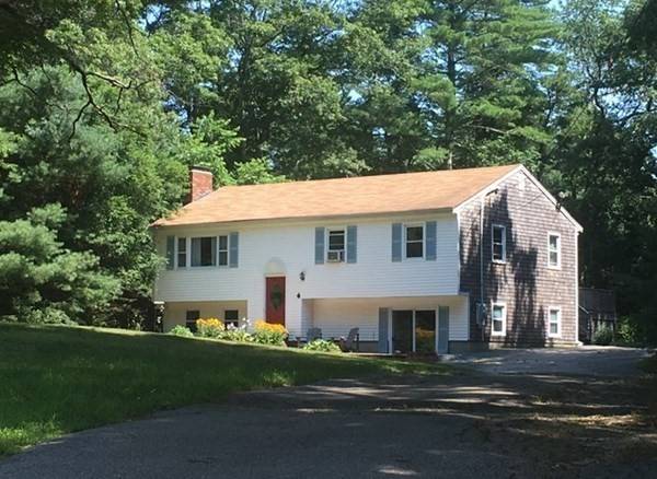 4 Woodlawn Dr, Carver, MA 02330